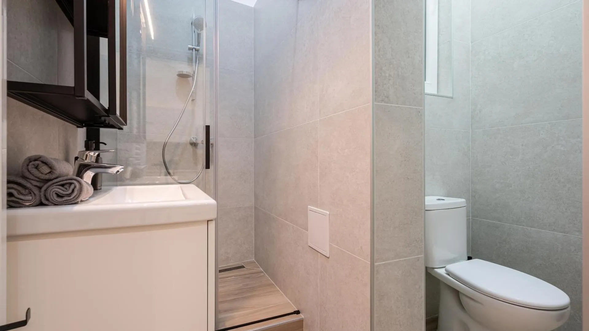 Luxurious Downtown Family Suite Budapest Apartment